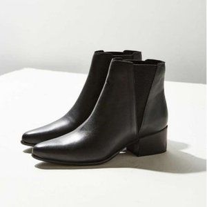 (SOLD) Urban Outfitters Black Pola Leather Chelsea Boot